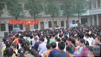 土门小学住校学生举办卡拉OK大赛