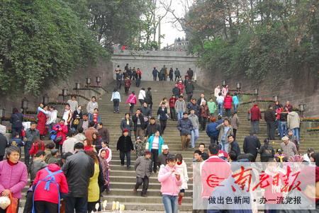 春光明媚  迎来旅游小高潮