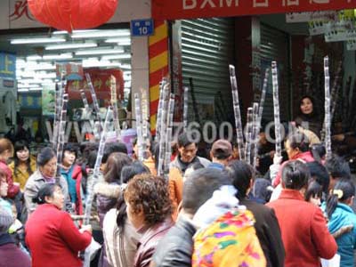 0.59元大甘蔗 商家店面打“拥堂”