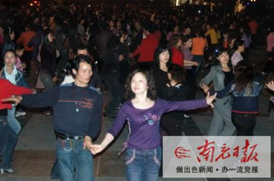 新县城流行坝坝舞