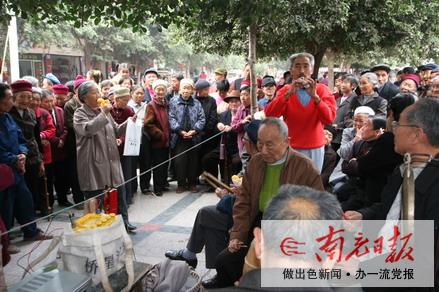 实施“暖心”工程 居民亲如一家