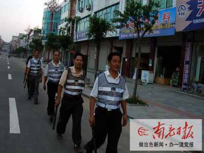 昼夜巡逻保景区平安