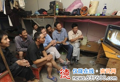 “神七”漫步太空 仪陇人民同步关注