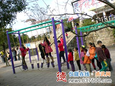 娃娃眼中的“秩序”