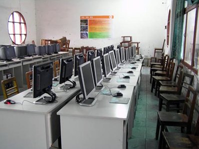 青基会联合惠普电脑公司向乐小捐赠电脑