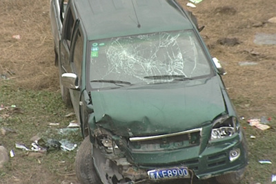 离奇车祸胜似“飞车表演”