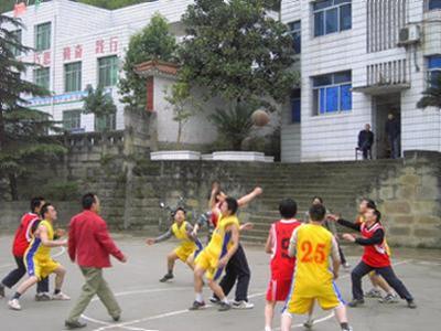 校际篮球赛在仪陇柳垭小学举行