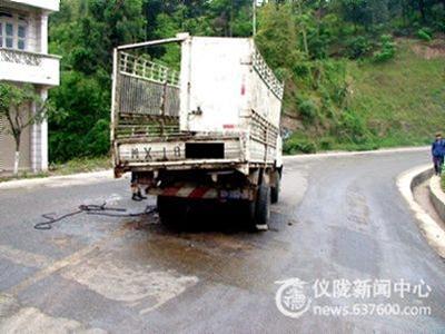 超速行驶致车祸 损毁公路必须赔