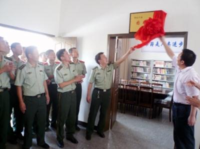 警民图书室给“烈火英豪”充电