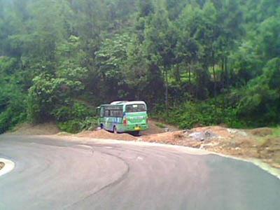 马立公路三河段今日发生交通事故