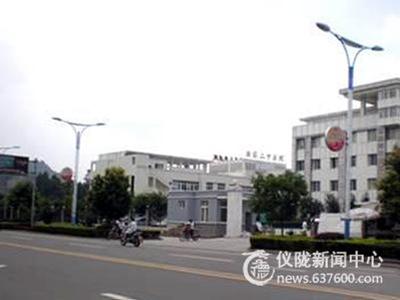 仪陇新政：“黑摩的”跑得欢