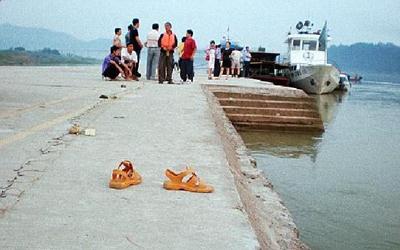 孩子的监护人，你们在哪里？