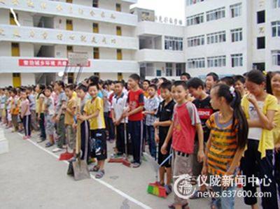 龙桥小学开展环境综合治理 “进学校”活动