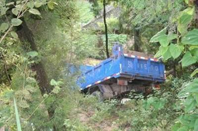 三河镇黄泥包村发生一交通事故