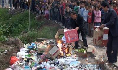 仪陇县芭蕉小学当众销毁零食