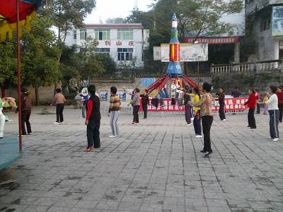 仪陇金城老年健身队加紧排练迎重阳