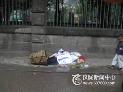 被遗弃少年，坐以待毙