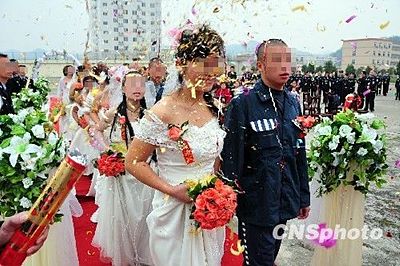 南充7名服刑人员举行集体婚礼