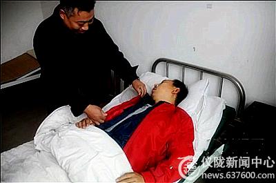 肇事者夺路逃逸 见义勇为者被打