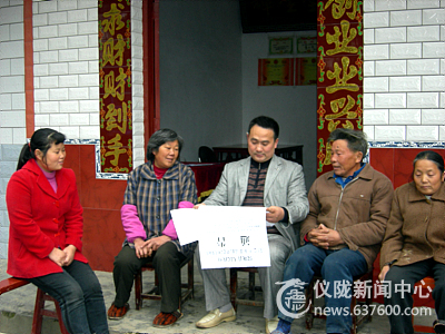 向农民讲政策化解矛盾推动发展促进稳定