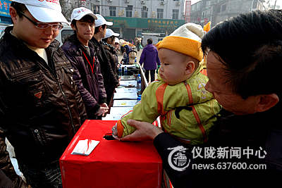 仪陇为陌生白血病女孩普降“爱心雨”