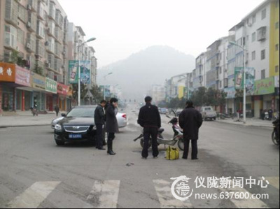 抢行起祸端   礼让才平安