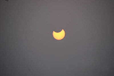 仪陇县境内今日现“日环食” 抬头可观看