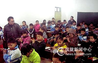 教育局验收柳垭小学“笛满校园”特色项目