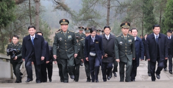 中央军委委员、总政治部主任李继耐上将考察仪陇朱德故居