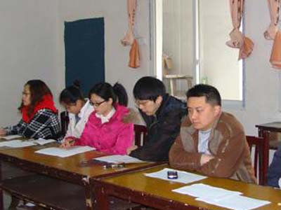 我县各校召开毕业班教师教学会议 全力以赴创佳绩