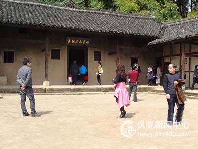 清明小长假 上万人拜谒朱德故里