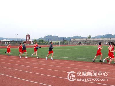 全国青年女子篮球联赛仪陇赛区准备就绪