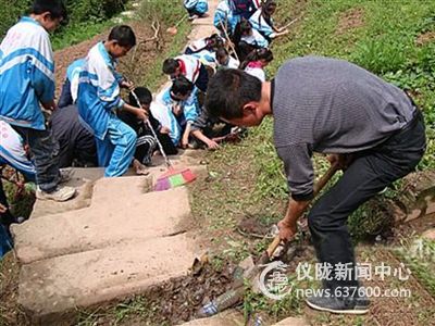 灯塔小学再掀环境综合治理新高潮