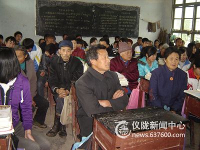 中坝小学“家长会”架起“家校”德育课堂