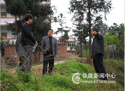 茶房小学校挡土墙、围墙工程即将动工修建