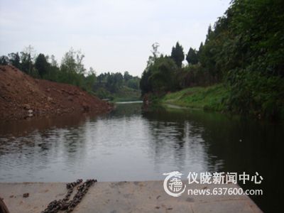 巴南高速D七施工组 强填河道引群众不满