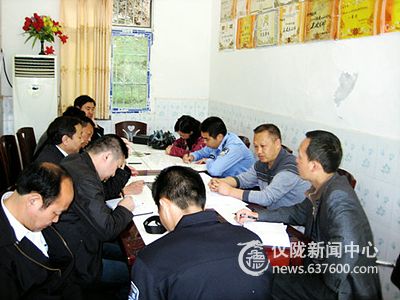 安全工作检查组莅临文星中小学检查指导