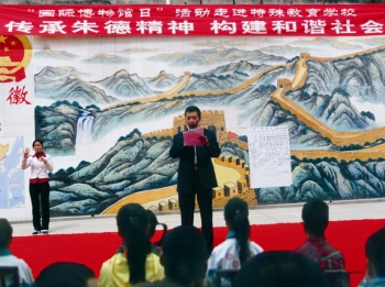 残疾孩子通过手语 感受“国际博物馆日”