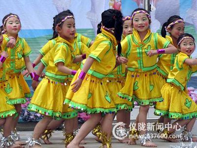 仪陇县瓦子小学举办“希望与未来”文艺汇演