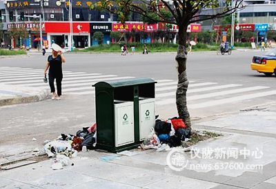 垃圾入桶为啥总有“一步之遥”