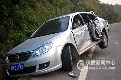 潆新路永光段发生一起交通事故 伤亡不明