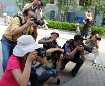 百余摄影家镜头记录仪陇美景