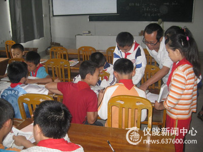 仪陇县双盘小学成功举行小学语文竞教活动