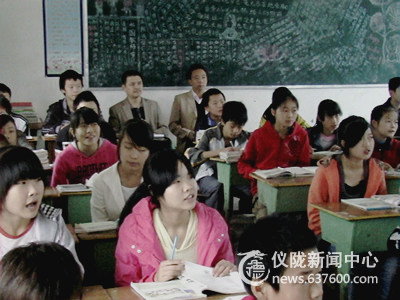 仪陇县进修校指导义门小学常规