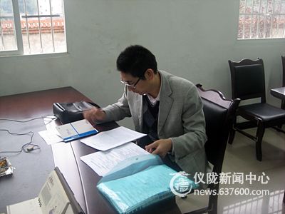 教育局领导检查验收龙岗希望小学安全示范学校创建工作