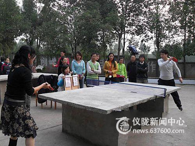 碑垭小学：“乒”随我动 快乐出发