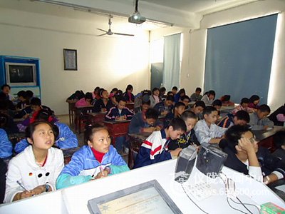 铜鼓中学举行团员意识教育侧记