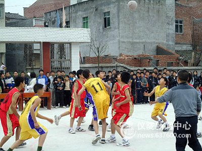 铜鼓中学成功举行学生篮球联赛