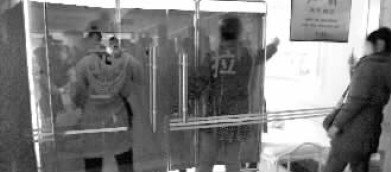 仪陇籍女大学生寝室分娩 拿皮箱装娃娃进医院