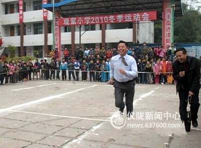 一根绳 凝心聚力 接力棒 信心传递